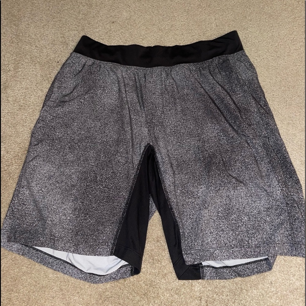 Lululemon gray speckled large 9” short
